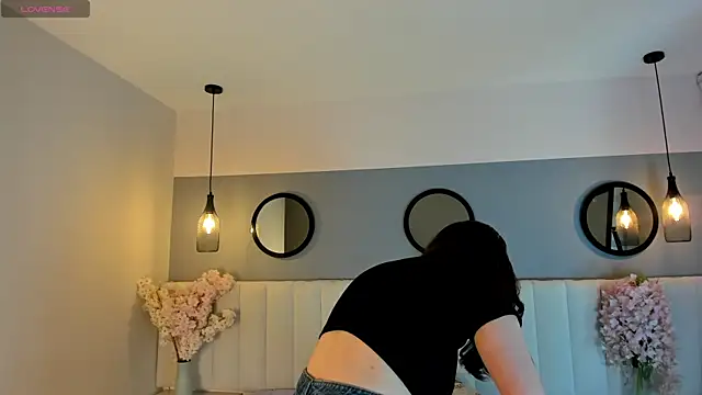 chelsea bolton  online show from 5, 3, 2026