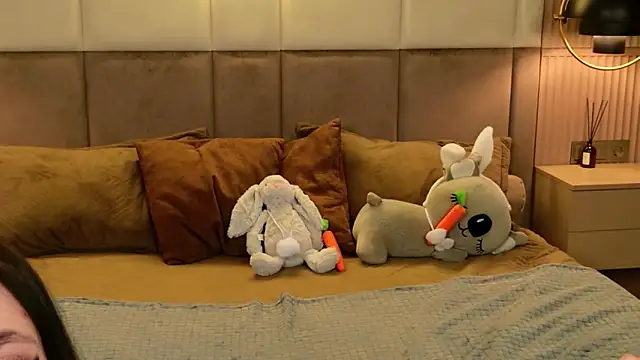 EmmaLawrens online show from 10, 4, 2026