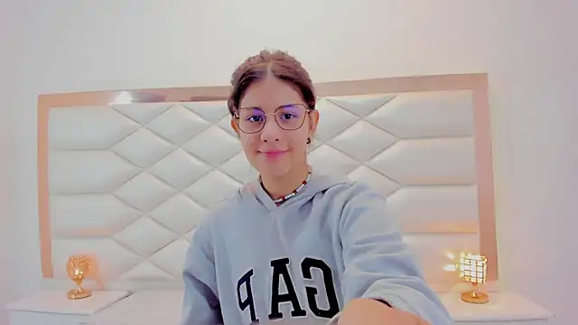 MiaQueen021 online show from 20, 1, 2025