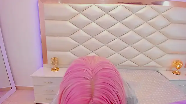 MiaQueen021 online show from 23, 1, 2025