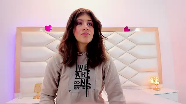 MiaQueen021 online show from 14, 2, 2025