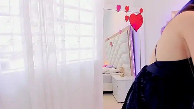 MiaQueen021 online show from 14, 2, 2025