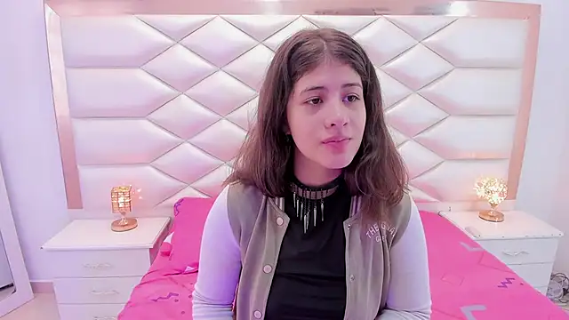 MiaQueen021 online show from 20, 3, 2025