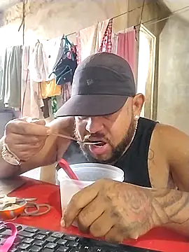 Snapshot of safado0027 chatting on 26, 10, 2025 safado0027 online show from 26, 10, 2025