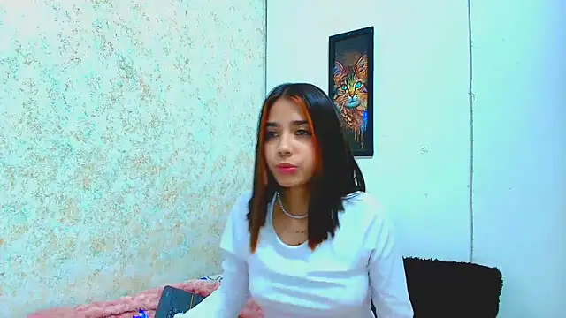 Snapshot of Rousse_violett chatting on 5, 3, 2025 Rousse violett online show from 5, 3, 2025