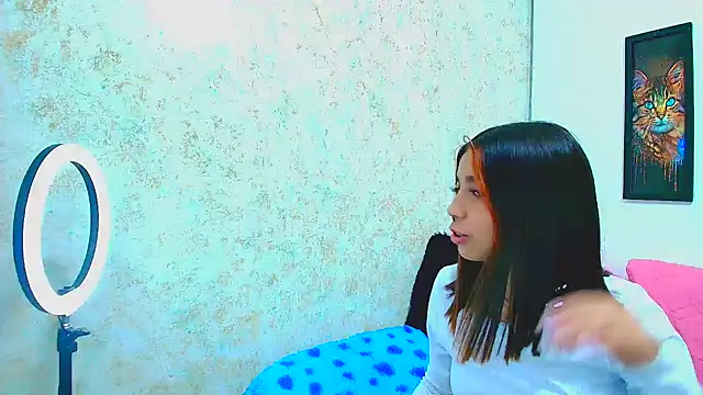 Snapshot of Rousse_violett chatting on 10, 3, 2025 Rousse violett online show from 10, 3, 2025