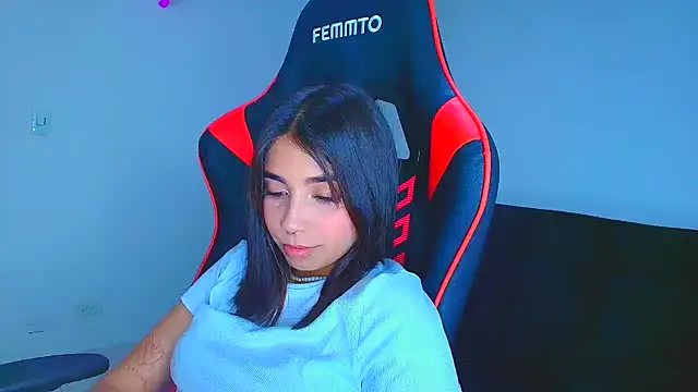 Snapshot of Rousse_violett chatting on 12, 9, 2025 Rousse violett online show from 12, 9, 2025