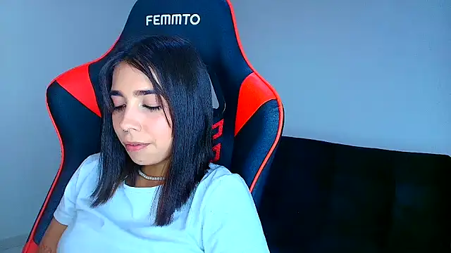 Snapshot of Rousse_violett chatting on 13, 9, 2025 Rousse violett online show from 13, 9, 2025