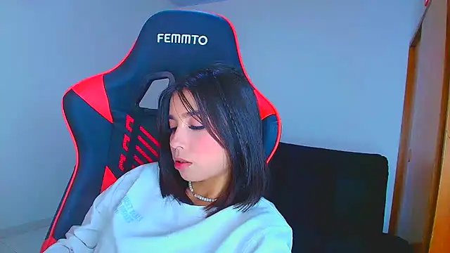 Snapshot of Rousse_violett chatting on 18, 9, 2025 Rousse violett online show from 18, 9, 2025