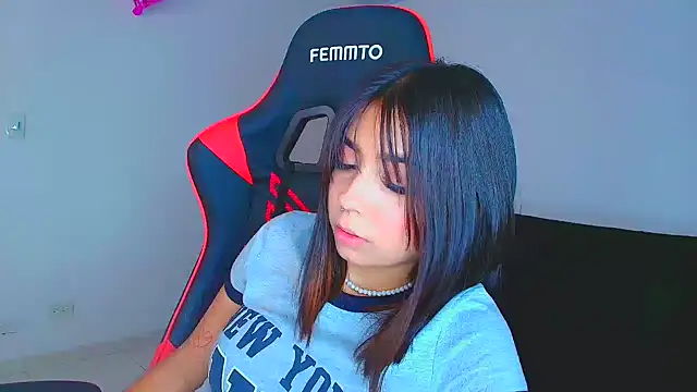 Snapshot of Rousse_violett chatting on 23, 9, 2025 Rousse violett online show from 23, 9, 2025