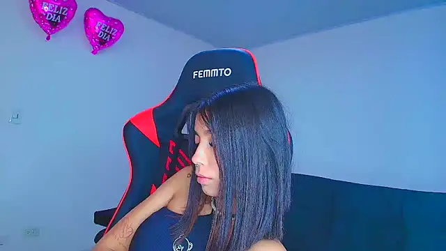 Snapshot of Rousse_violett chatting on 5, 10, 2025 Rousse violett online show from 5, 10, 2025