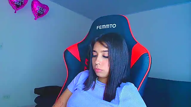 Snapshot of Rousse_violett chatting on 6, 10, 2025 Rousse violett online show from 6, 10, 2025