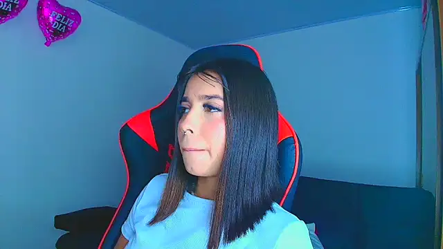 Snapshot of Rousse_violett chatting on 7, 10, 2025 Rousse violett online show from 7, 10, 2025