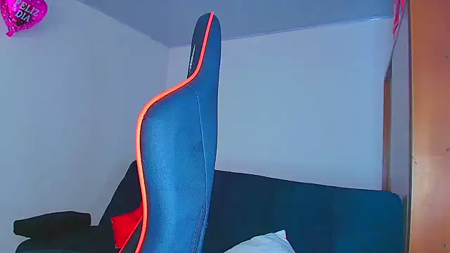 Snapshot of Rousse_violett chatting on 9, 10, 2025 Rousse violett online show from 9, 10, 2025