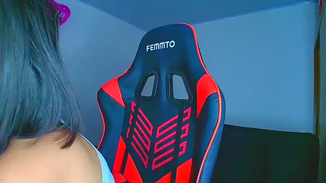 Snapshot of Rousse_violett chatting on 14, 10, 2025 Rousse violett online show from 14, 10, 2025