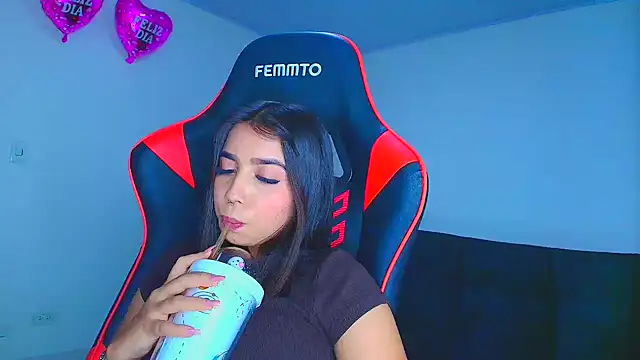 Snapshot of Rousse_violett chatting on 15, 10, 2025 Rousse violett online show from 15, 10, 2025