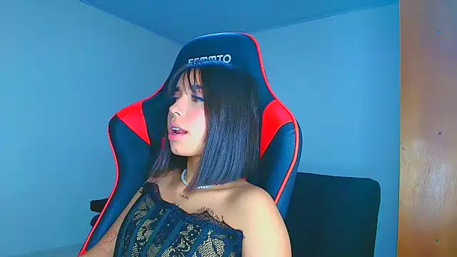 Snapshot of Rousse_violett chatting on 9, 11, 2025 Rousse violett online show from 9, 11, 2025