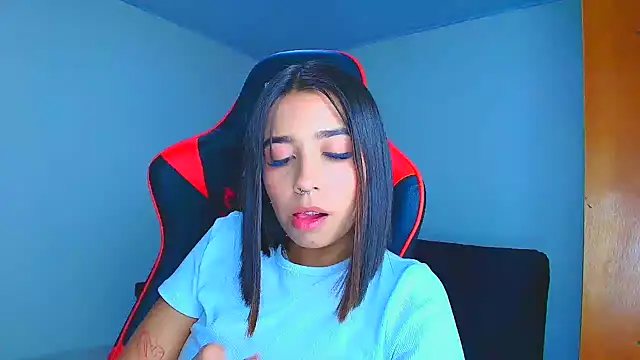 Snapshot of Rousse_violett chatting on 25, 11, 2025 Rousse violett online show from 25, 11, 2025