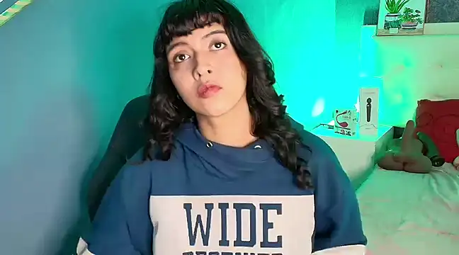 Snapshot of gabriela_cortez chatting on 6, 3, 2025 gabriela cortez online show from 6, 3, 2025