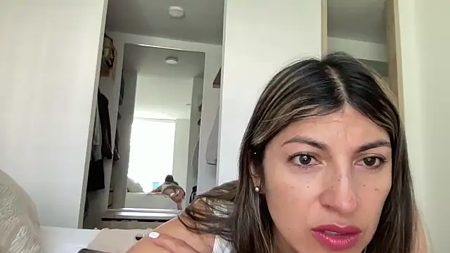 Snapshot of LunaBeya chatting on 3, 5, 2026 LunaBeya online show from 3, 5, 2026