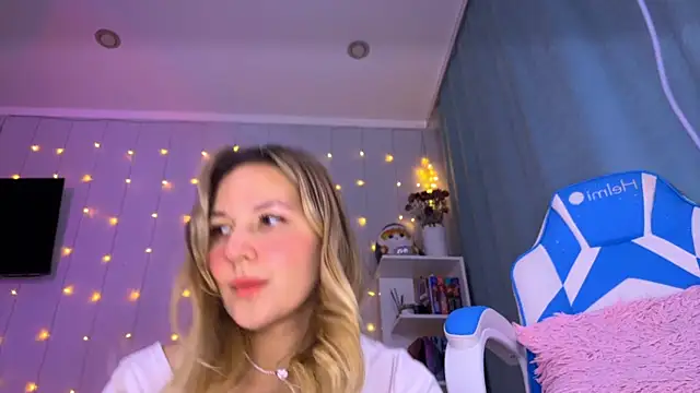 Snapshot of Mercedes_Robinson chatting on 19, 9, 2025 Mercedes Robinson online show from 19, 9, 2025