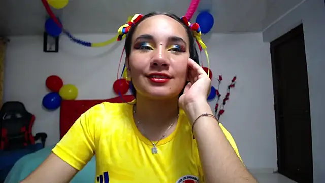 Snapshot of Maylin_horny19 chatting on 18, 6, 2026 Maylin horny19 online show from 18, 6, 2026