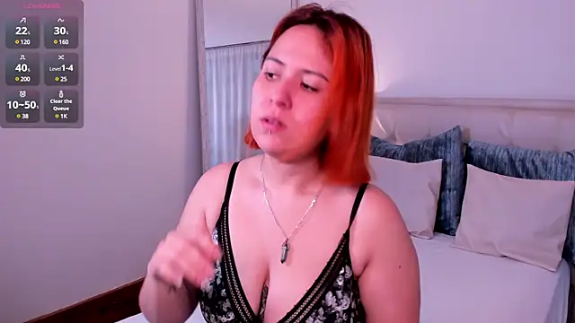 Snapshot of zoes_milee chatting on 23, 1, 2025 zoes milee online show from 23, 1, 2025