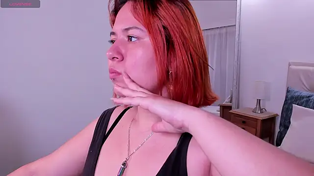 Snapshot of zoes_milee chatting on 4, 2, 2025 zoes milee online show from 4, 2, 2025