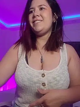 Snapshot of zoes_milee chatting on 8, 10, 2025 zoes milee online show from 8, 10, 2025