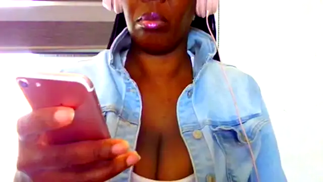 chocolatechipkukky85 online show from 29, 4, 2026