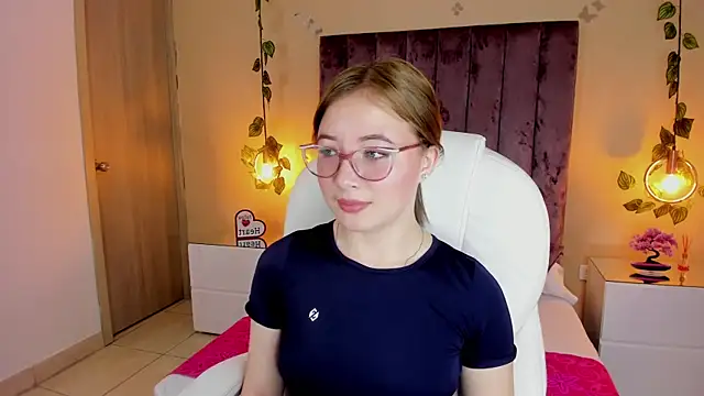 Dahlia Rousse online show from 19, 9, 2025