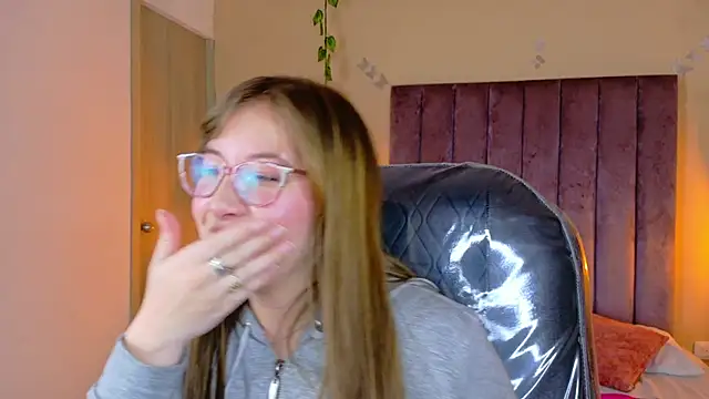 Dahlia Rousse online show from 10, 4, 2026