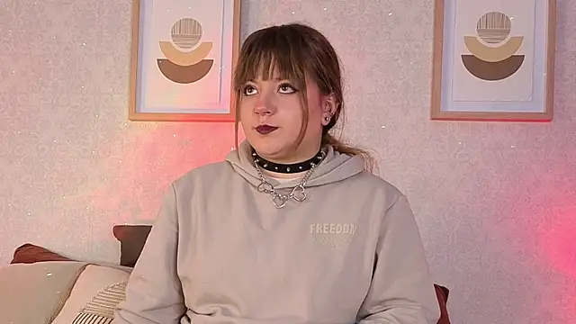 Snapshot of Veronica_simons chatting on 10, 10, 2025 Veronica simons online show from 10, 10, 2025