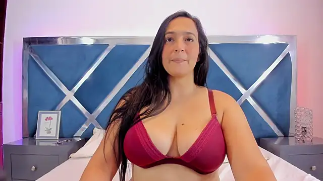 LucineArias online show from 21, 10, 2025