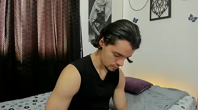 Snapshot of maxi_styles chatting on 14, 3, 2025 maxi styles online show from 14, 3, 2025