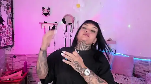 Snapshot of amyswallow7 chatting on 15, 2, 2026 amyswallow7 online show from 15, 2, 2026