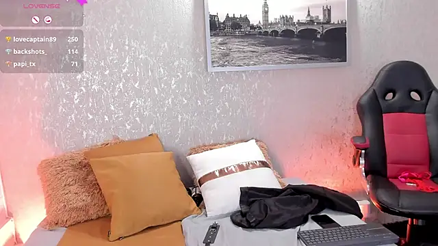 Snapshot of Luxury_Woman chatting on 18, 3, 2025 Luxury Woman online show from 18, 3, 2025