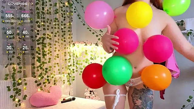 Snapshot of KiraBriis chatting on 17, 11, 2025 KiraBriis online show from 17, 11, 2025