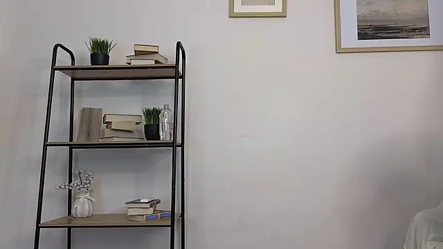 Bonnie White online show from 17, 2, 2025