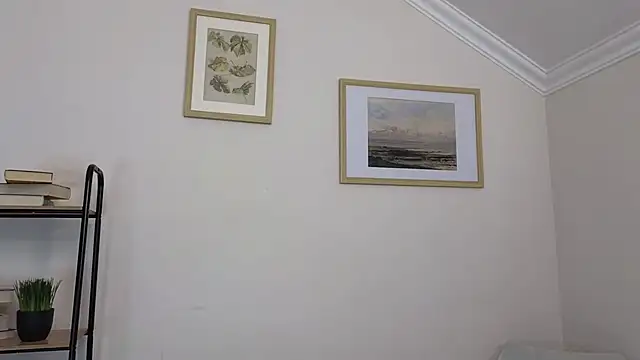 Bonnie White online show from 17, 2, 2025