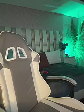 Sara  collins   online show from 20, 12, 2025