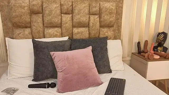 avis lara online show from 3, 12, 2025