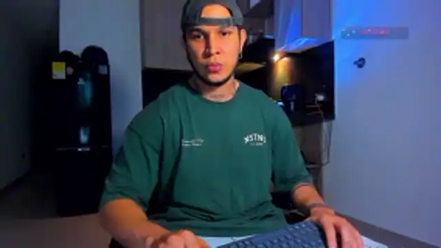 Snapshot of austinoficial chatting on 20, 4, 2026 austinoficial online show from 20, 4, 2026