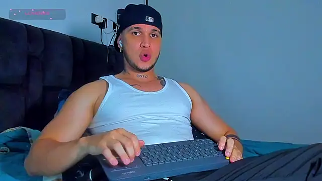 Snapshot of austinoficial chatting on 11, 5, 2026 austinoficial online show from 11, 5, 2026