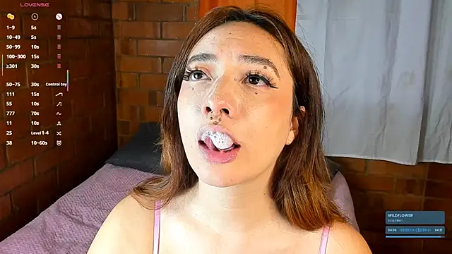 Snapshot of Annycolin_ chatting on 14, 1, 2025 Annycolin online show from 14, 1, 2025