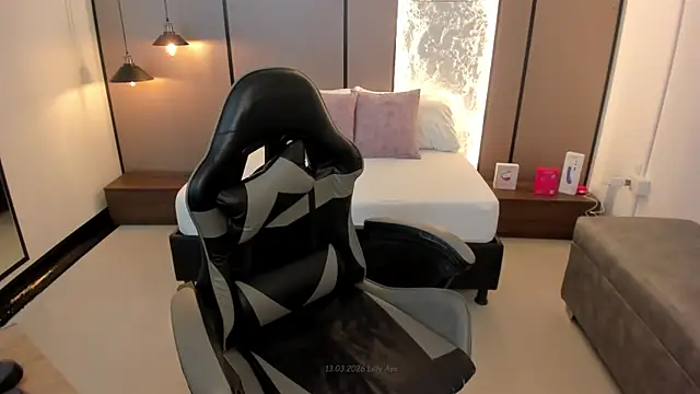 lilly ass  online show from 13, 3, 2026