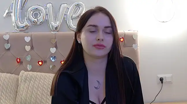 Snapshot of Lilliana_Moon chatting on 18, 2, 2025 Lilliana Moon online show from 18, 2, 2025