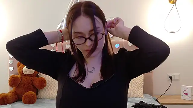 Snapshot of Lilliana_Moon chatting on 28, 2, 2025 Lilliana Moon online show from 28, 2, 2025