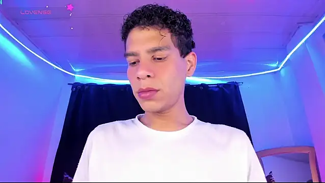 Snapshot of Ethan_Boyy chatting on 8, 5, 2026 Ethan Boyy online show from 8, 5, 2026