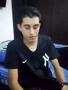 Snapshot of Latinos_2001 chatting on 17, 1, 2025 Latinos 2001 online show from 17, 1, 2025